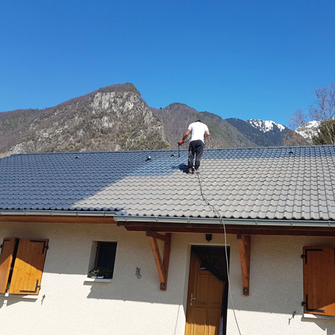 Traitement anti-mousse de toiture en Rhône Alpes